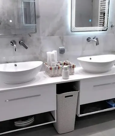 Spacious Modern City Apartmán *